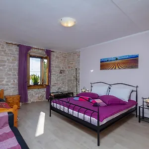 Stone House Ferienhaus Bale